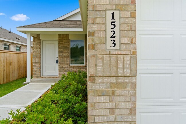 Foto del edificio - 1523 Gardenia Blossom Ln