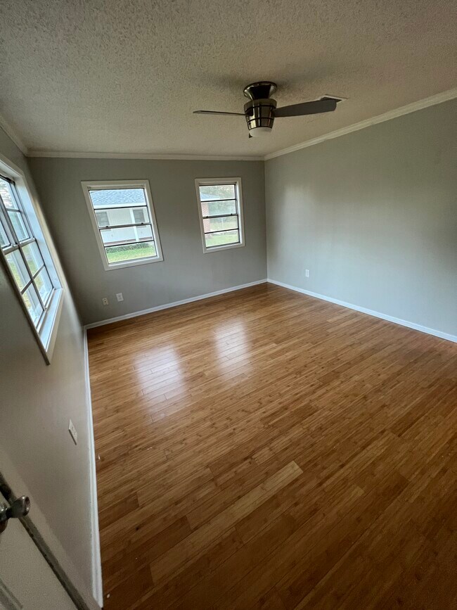 Building Photo - 119 Fairlane Dr