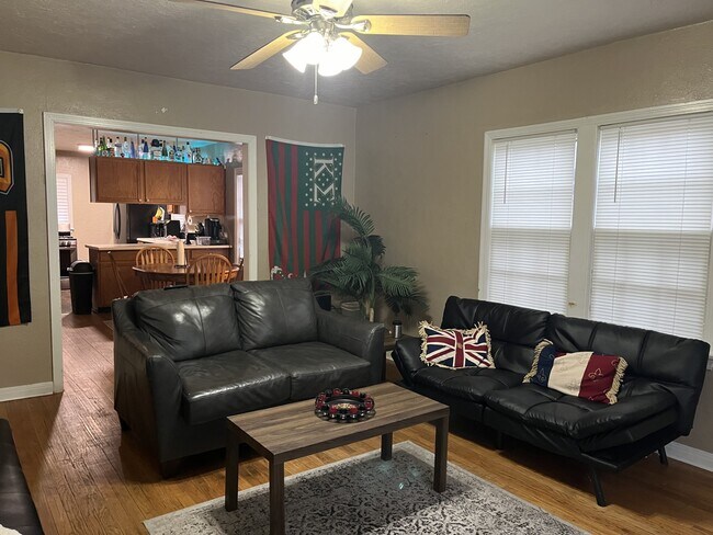 Foto del edificio - 801 W 8th Ave