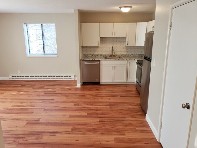 Kitchen/Living - 10 Main St