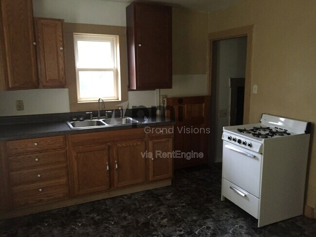 Foto del edificio - 2582 E Garfield Ave