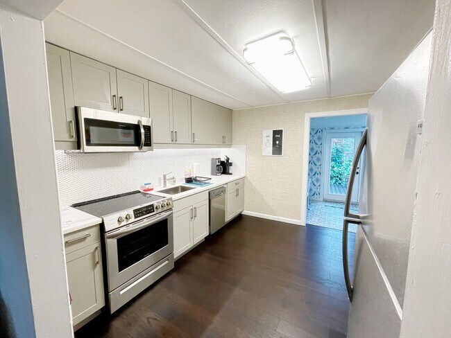 Photo - 835 NE 21st Dr Apartment