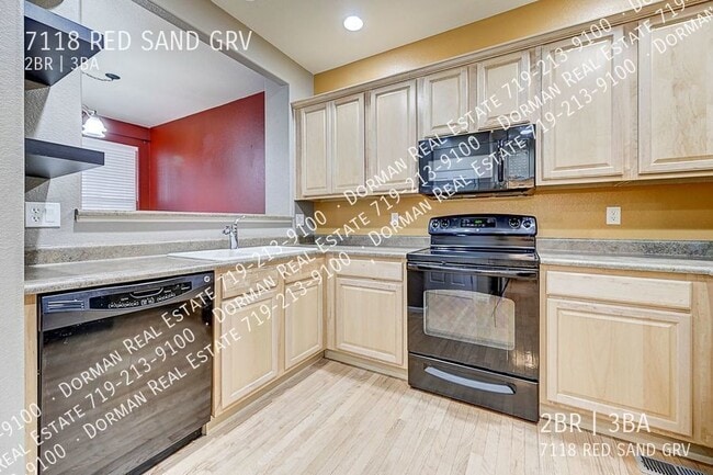 Building Photo - Townhome Close to Powers