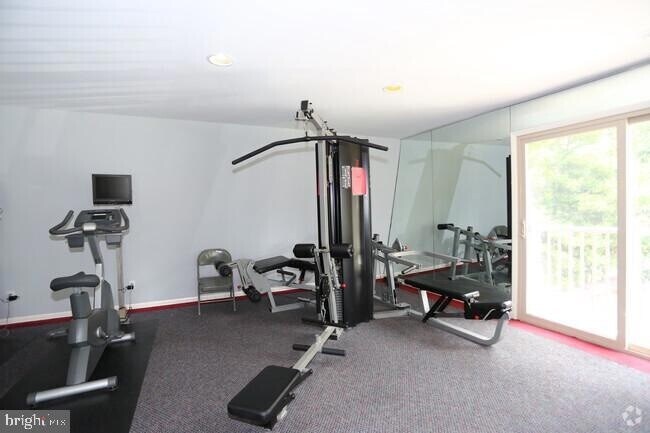 Foto del edificio - 200 Idlewild Rd