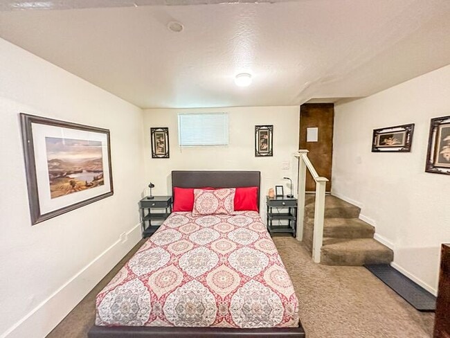 Building Photo - Charming Studio Apartment in the Heart of ...