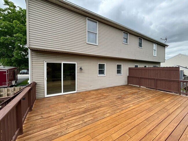 Foto del edificio - Gorgeous 3 Bedroom 1.5 Bathroom with Huge ...