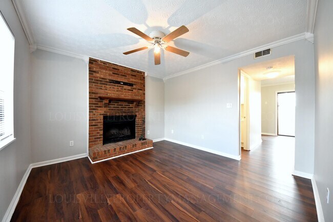 Foto del edificio - 621 Westport Rd