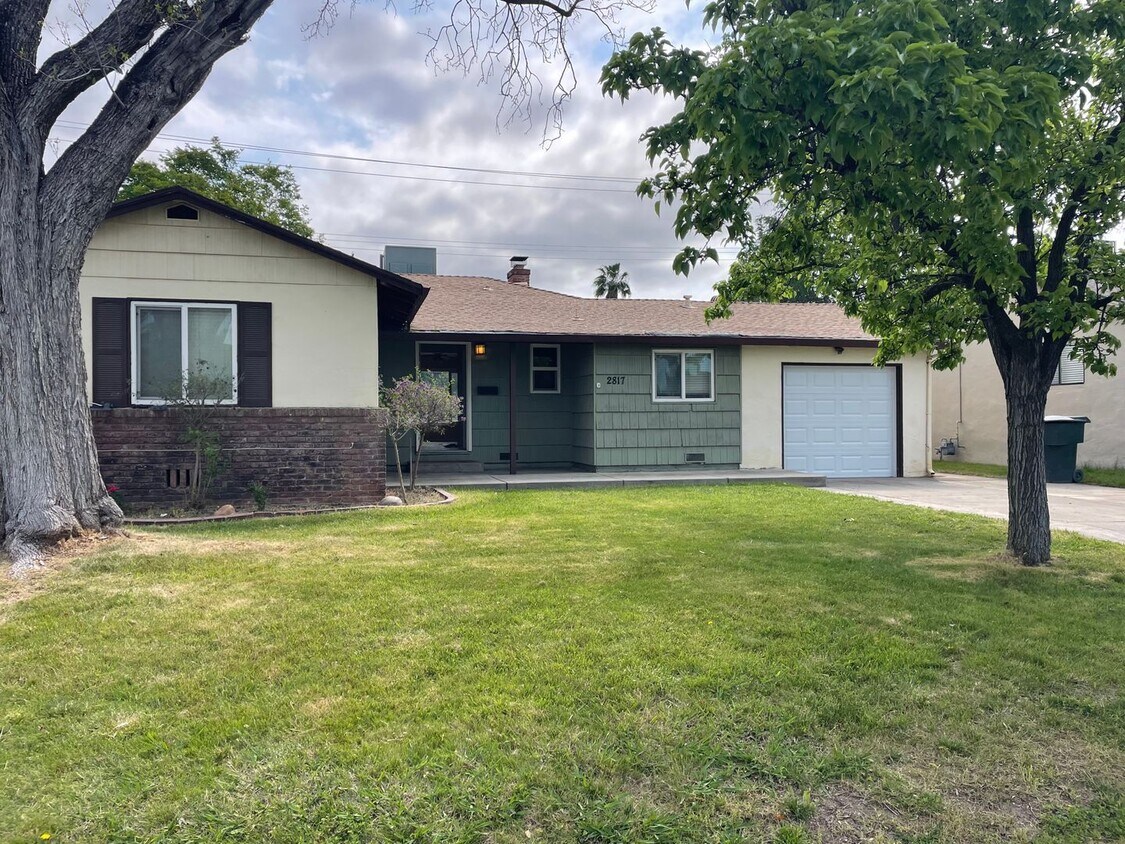 Primary Photo - Charming 3 bedroom 1 bath home