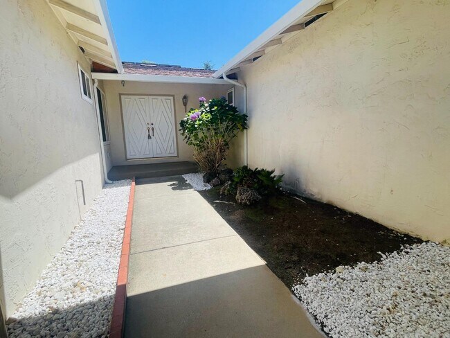 Building Photo - 1150 Stafford Dr