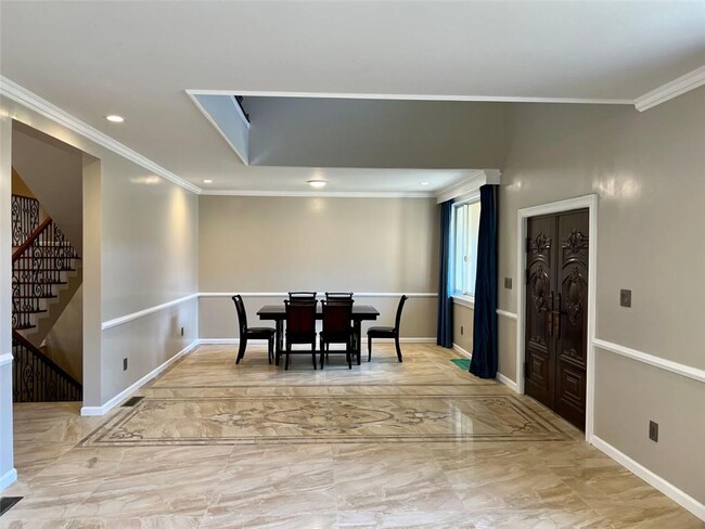 Building Photo - 6831 Augusta Manor