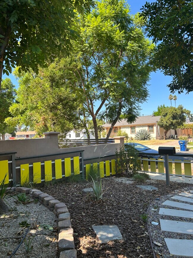 Foto del edificio - 22116 Gilmore St