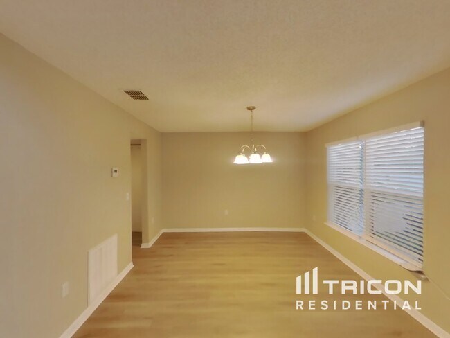 Foto del edificio - 6472 Grapewood Rd