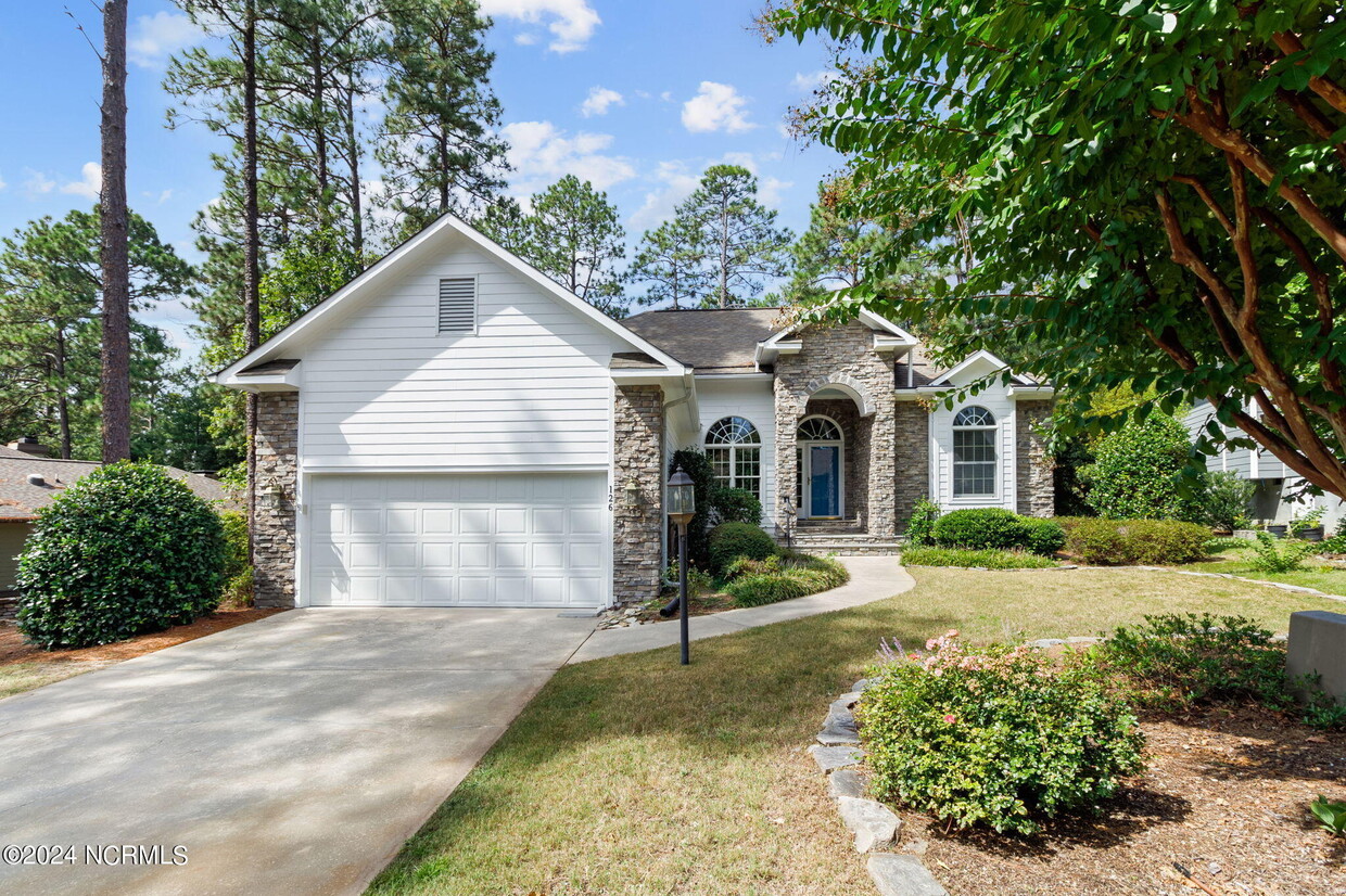 Foto principal - 126 Triple Crown Cir