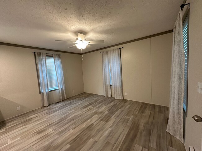 Foto del edificio - 4067 Underwood Ct
