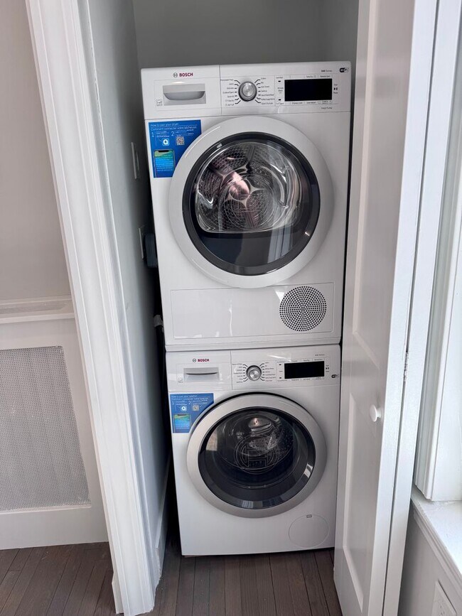 Foto del edificio - RENOVATED AND SUNNY STUDIO IN FENWAY WITH LAUNDRY IN-UNIT