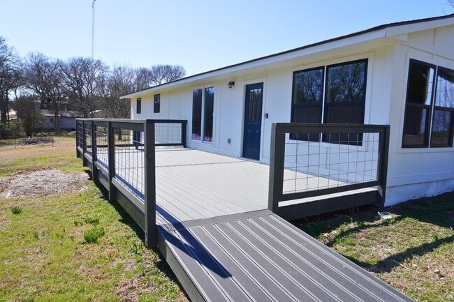 Building Photo - 37 Almond Dr