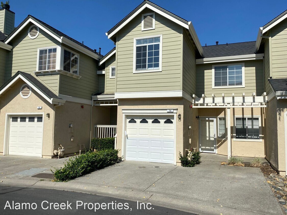 Primary Photo - 3 br, 2.5 bath House - 74 Manchester Drive