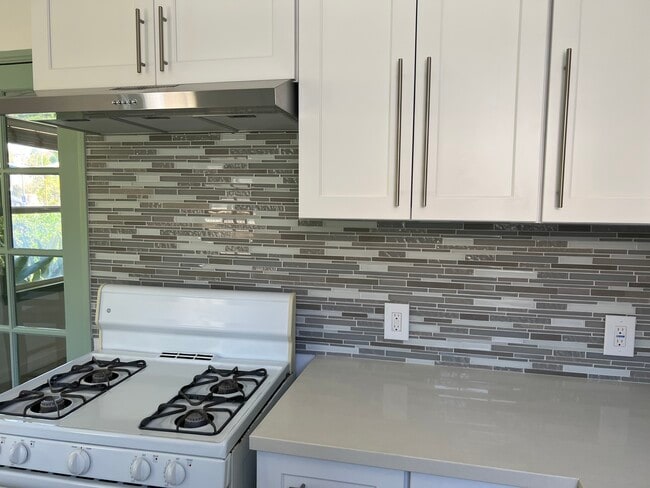 Building Photo - 5149 Overland Ave
