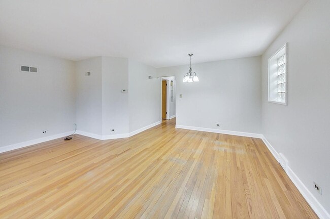Building Photo - 6210 N Harding Ave