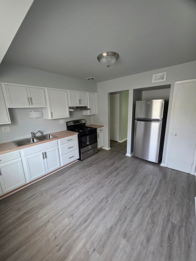 Building Photo - 5416 N 53rd St