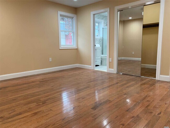 Foto del edificio - 230-10 Edgewood Ave