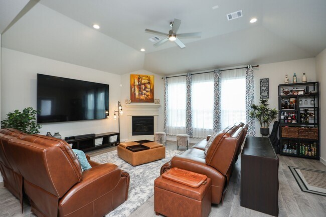 Building Photo - 5511 Gothic Oak Dr