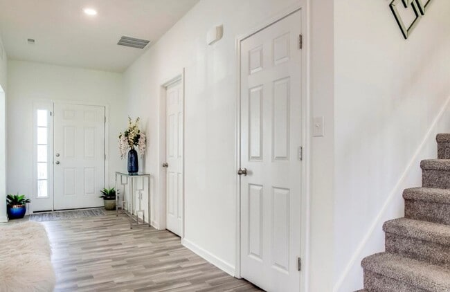 Photo - 4BR/2/5 Bath Home for Rent - Overlook at Eastwood - Two Car Garage!