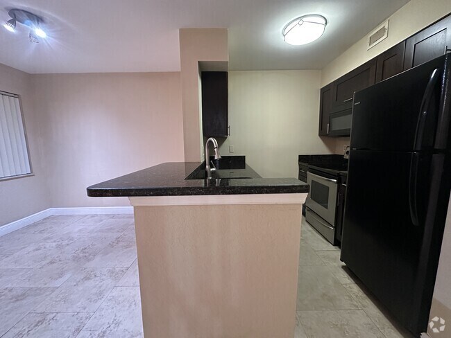 Building Photo - 2820 N Oakland Forest Dr