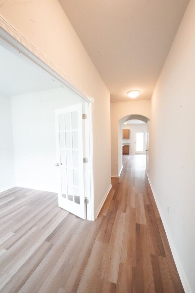 Foto del edificio - Coming Available!