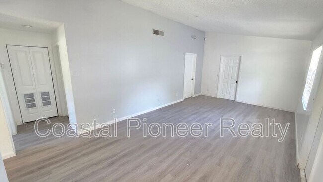 Foto del edificio - 3144 Huron Ave