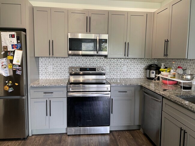 Kitchen - 9603 Custer Rd