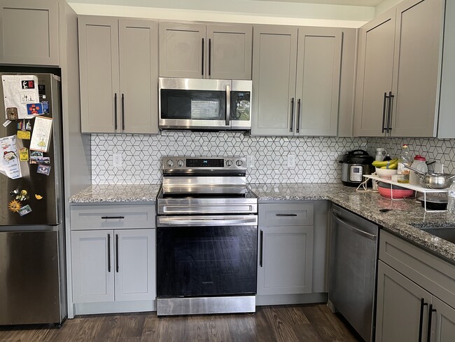 Kitchen - 9603 Custer Rd