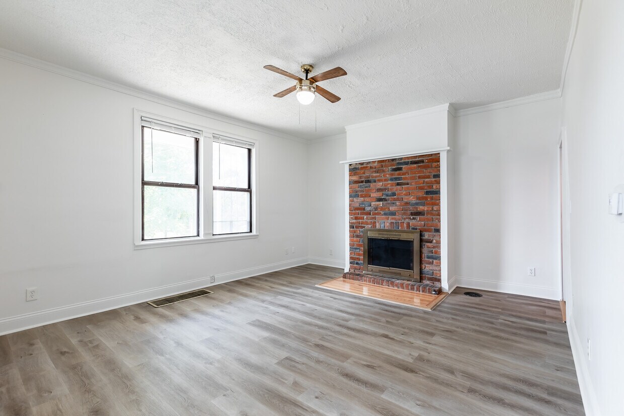 Primary Photo - 4806 Oak St
