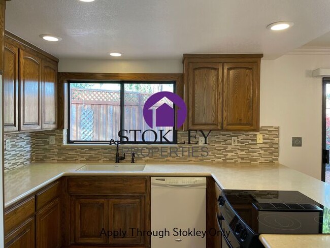 Building Photo - Stokley Properties Presents 1762 Douglas T...