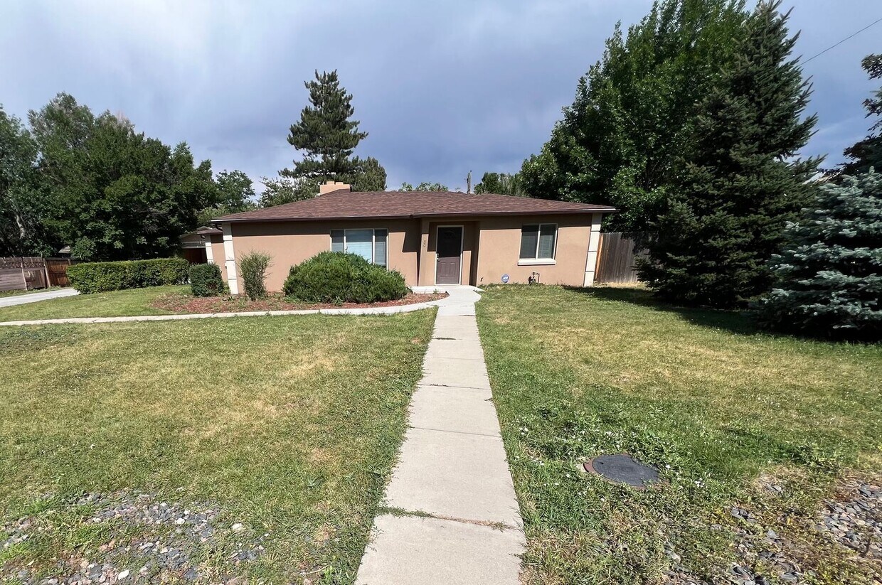 Spacious Lakewood Home - Spacious Lakewood Home