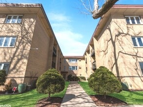 Building Photo - 3552 N Oleander Ave