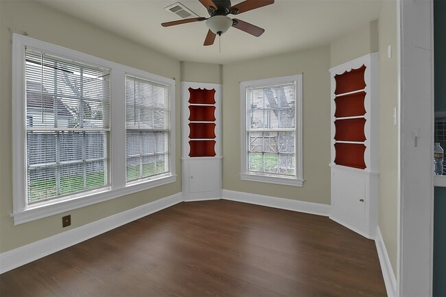 Building Photo - 510 E Pearce St