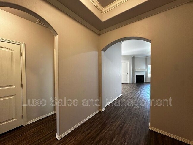 Foto del edificio - 2316 Alta Vista Ln