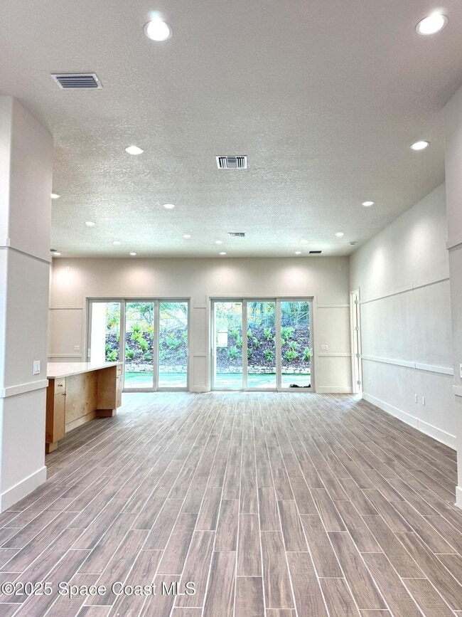 Foto del edificio - 2841 Edington Dr