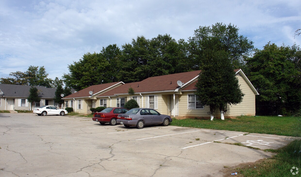 Primary Photo - 918 W Lee Rd