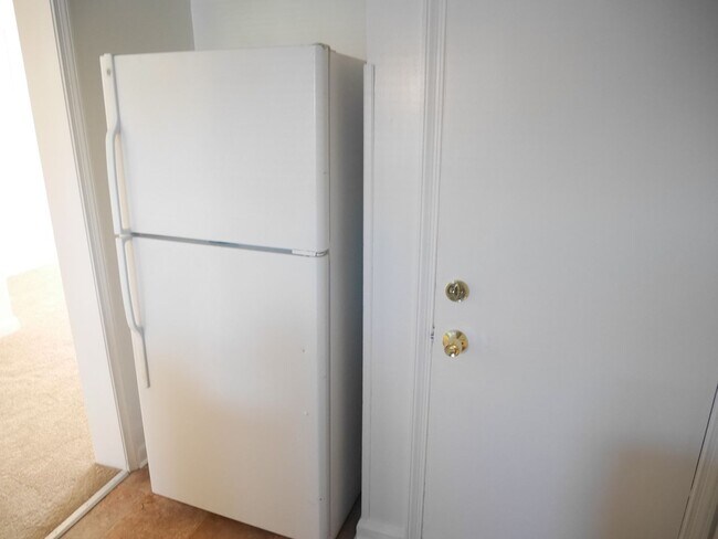 Building Photo - 3 Bedroom Home- Baltimore, MD