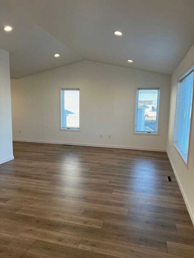 Building Photo - New 3 Bedroom/2.5 Bathroom House - Rent Wi...