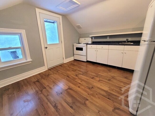 Photo du bâtiment - Quiet 1-Bedroom in Tillsonburg!!