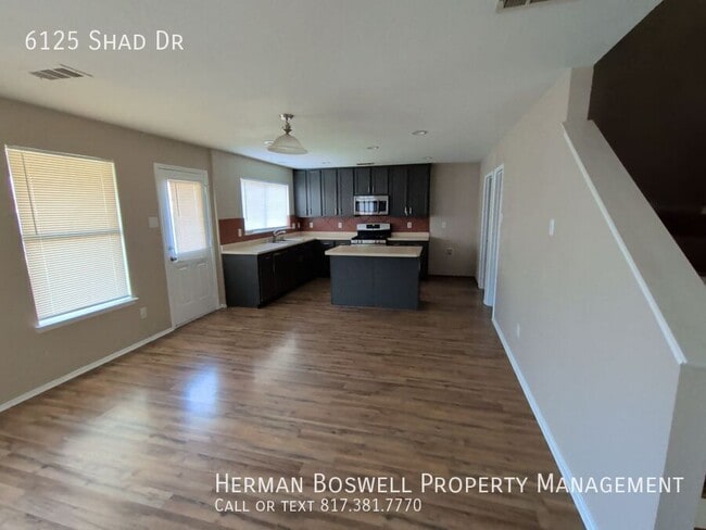 Building Photo - 6125 Shad Dr