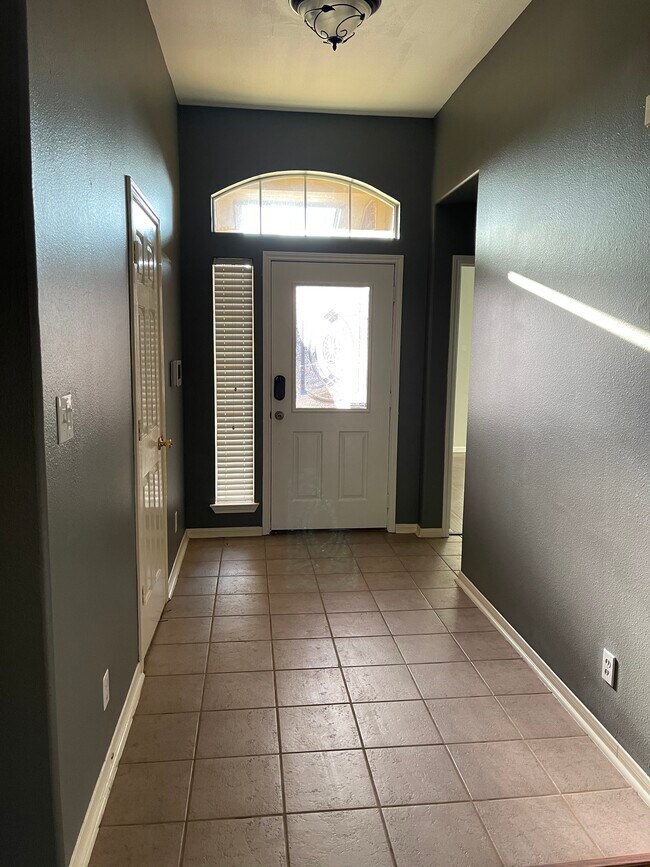 ENTRY WALKWAY - 110 Hackamore Ln