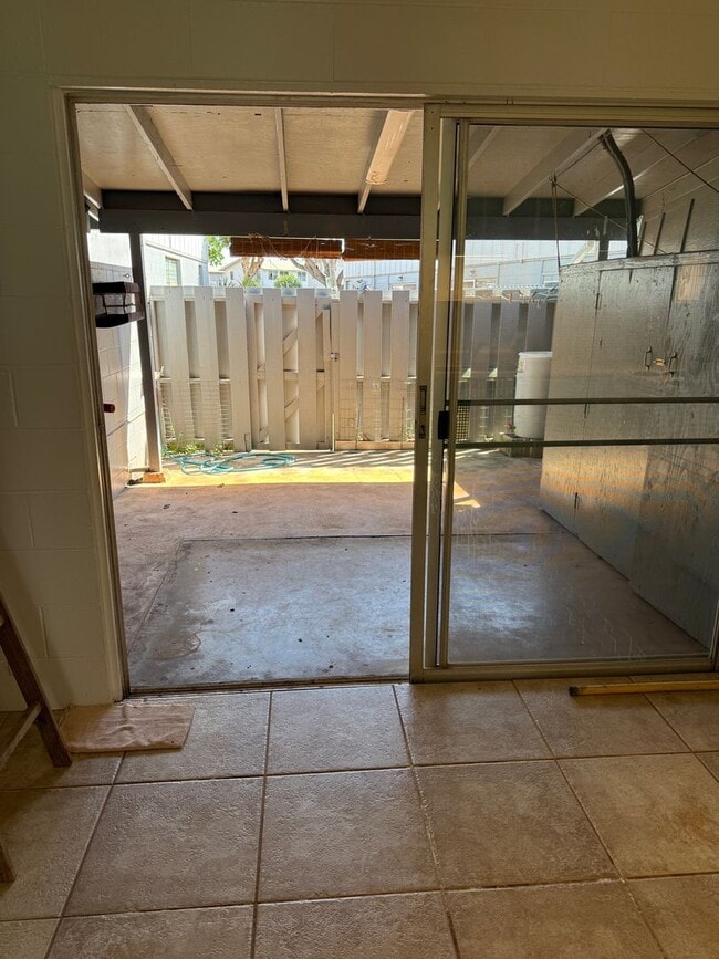 Building Photo - Ewa Beach Townhouse