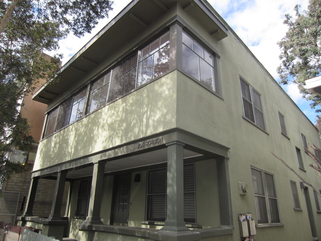 Primary Photo - 205 Horizon Ave