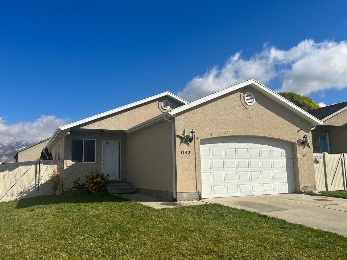 Foto principal - 5 Bedroom 3 Bathroom House in Spanish Fork!