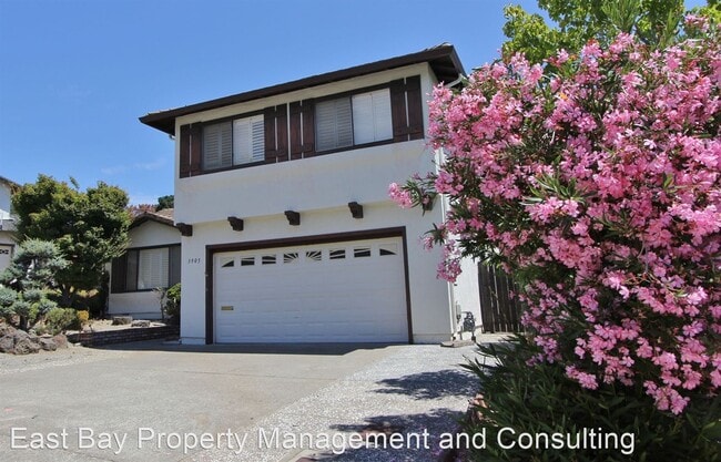 Building Photo - 4 br, 2.5 bath House - 3905 Brookdale Blvd.