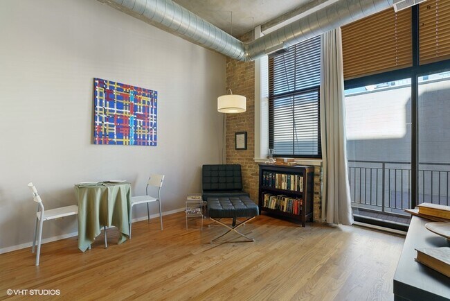 Foto del edificio - 817 W Washington Blvd